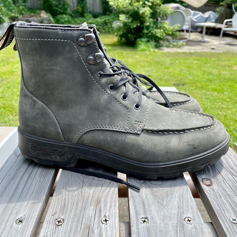 Blundstones lace up boots sz 8.5